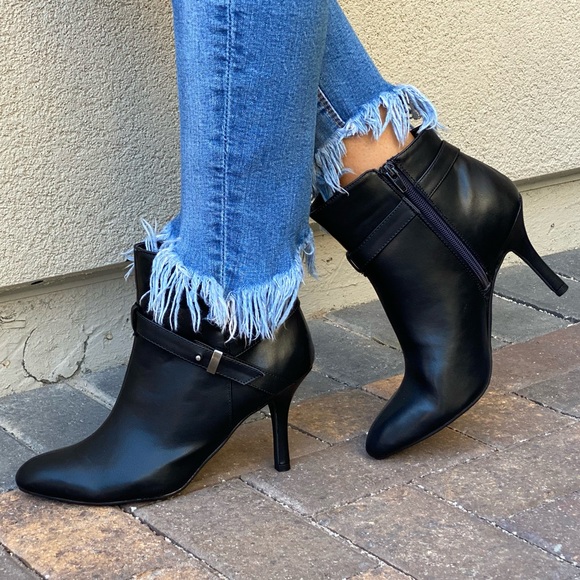 Black Leather Pointy Toe Stiletto Heel Ankle Boots - Picture 3 of 8